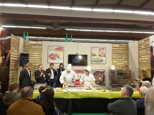 Cristiano Shaurli (Assessore regionale Risorse agricole) al Salone nazionale dell'agriturismo e dell'agricoltura multifunzionale AGRI@TOUR - Arezzo 16/11/2016